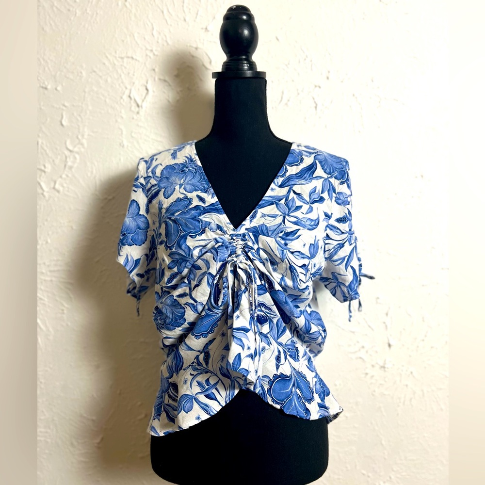 Casual top with strings